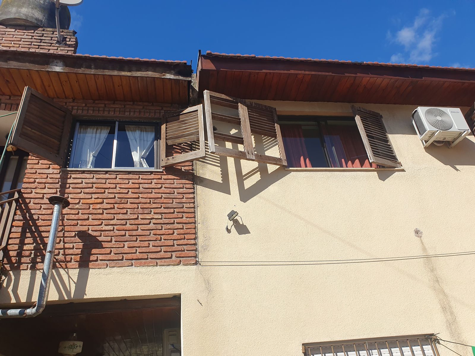 Casa al fte. 3 amb c/coch + depto 4 amb