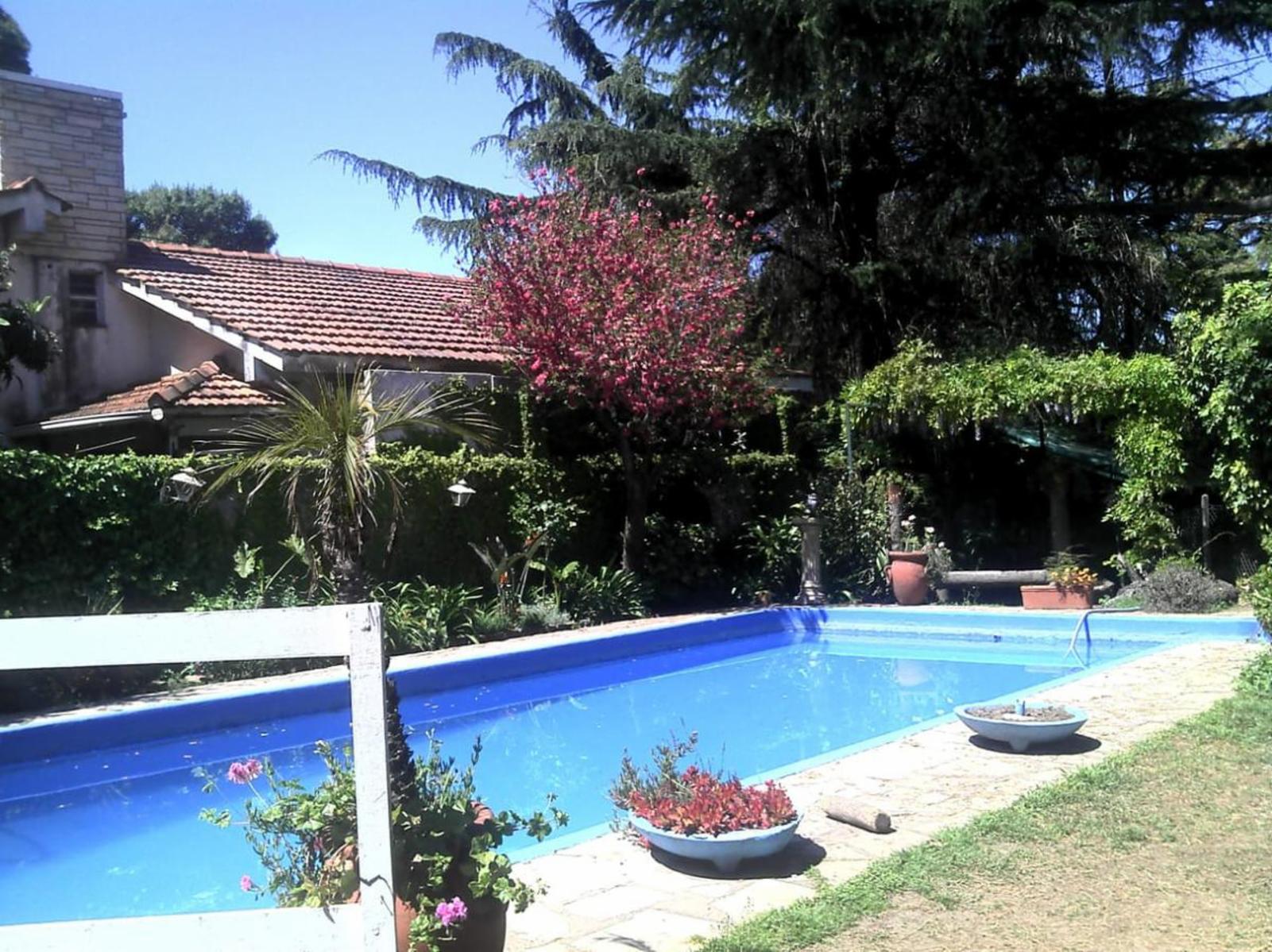 Chalet con quincho y pileta