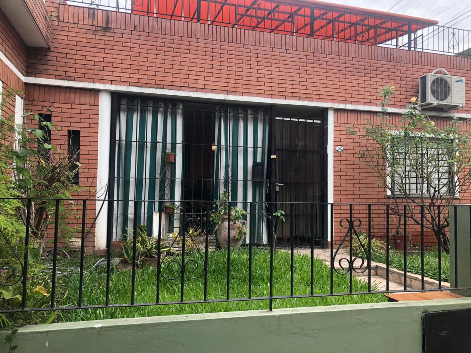 EXCELENTE CASA EN ESQUINA CON LOCAL COMERCIAL EN MUÑIZ