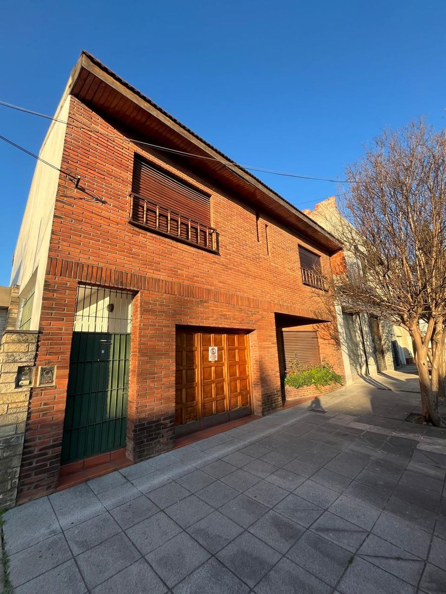 VENTA Hermosa casa zona plaza de las Carretas estación Muñiz ubicación de privilegio
