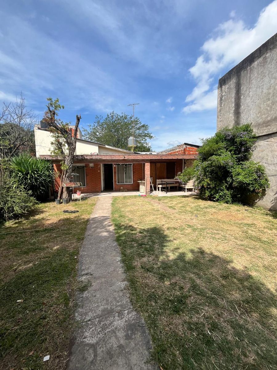 Venta linda casa con 2 dormitorios, a metros de Butler