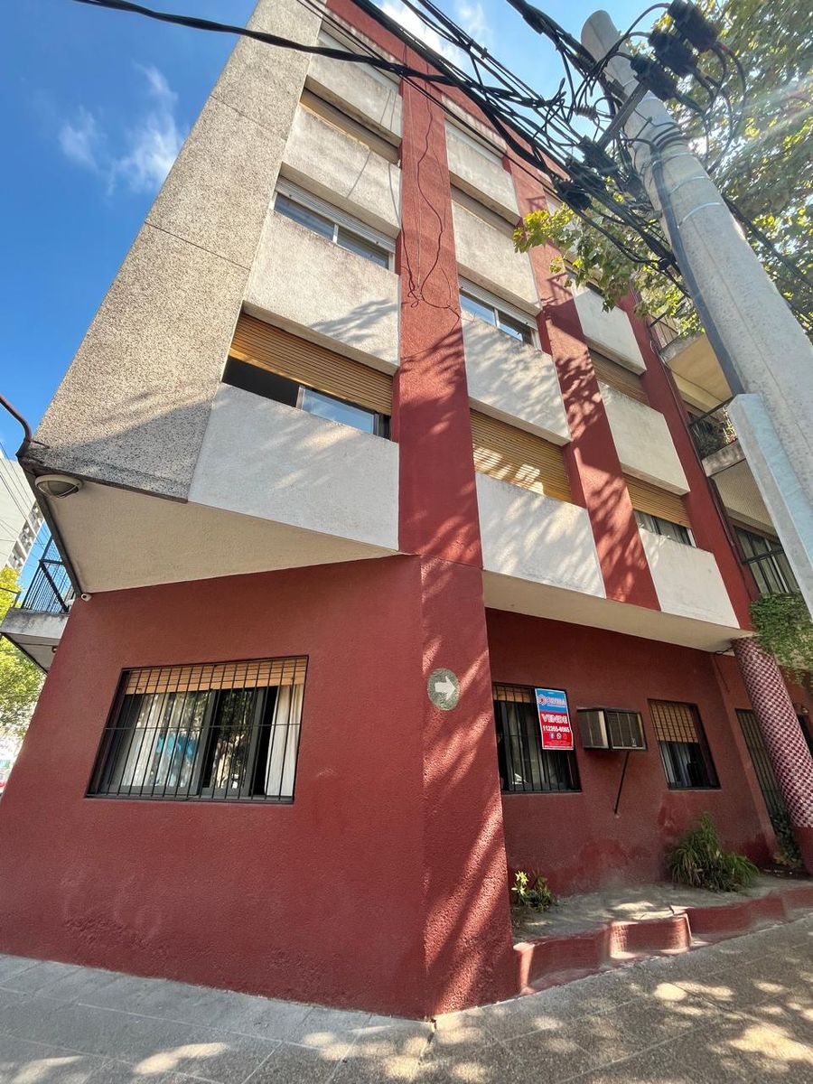 VENTA departamento céntrico de 3 ambientes IMPECABLE ESTADO