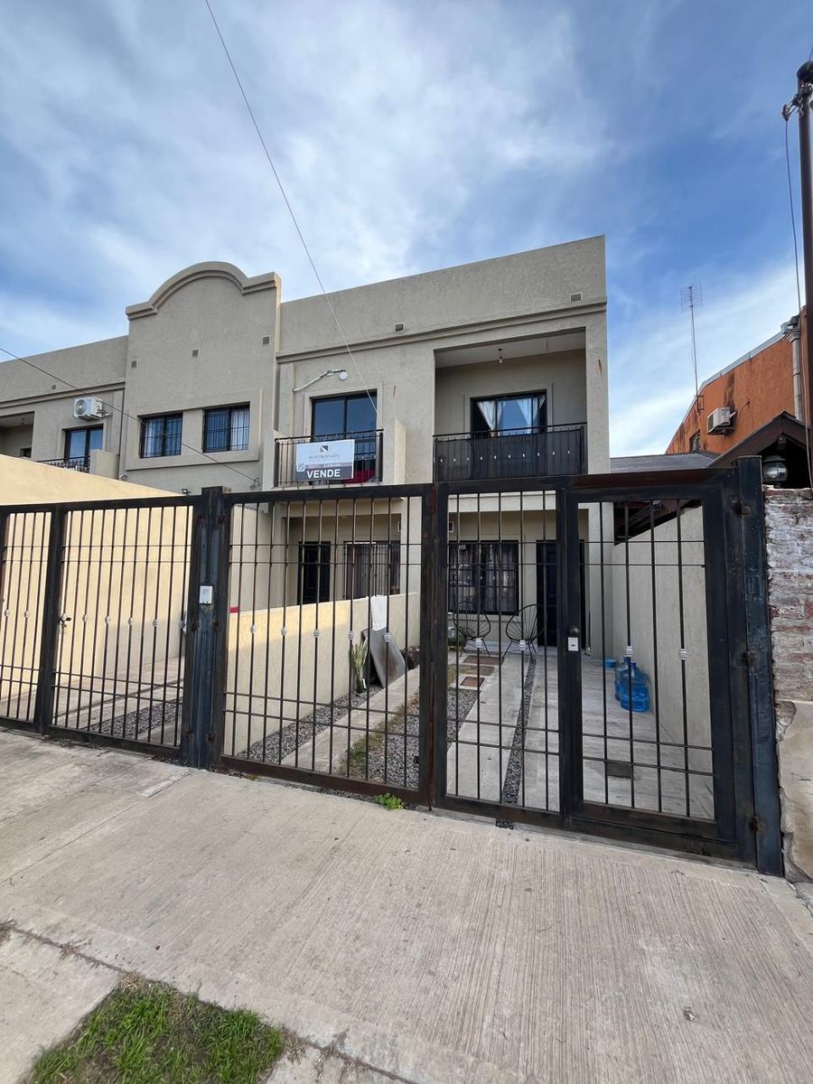 VENTA muy buen departamento al frente con balcón