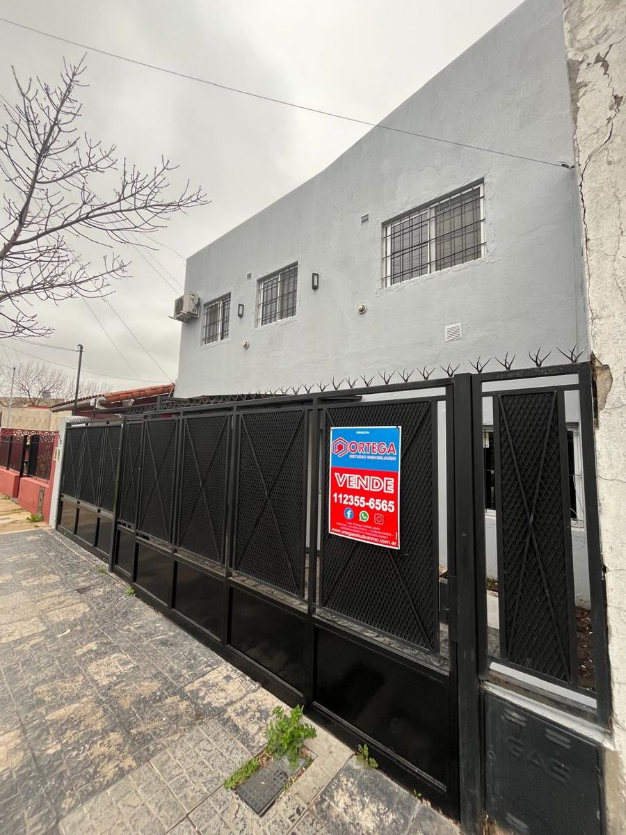 Venta muy linda casa Con Tres Dormitorios sobre Pedro Goyena MUÑIZ Posible Permuta