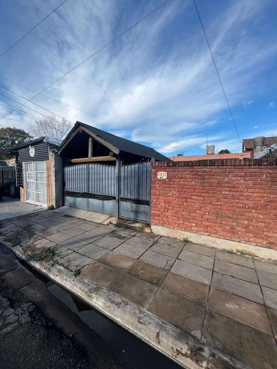 VENTA muy linda casa a metros de Irigoin