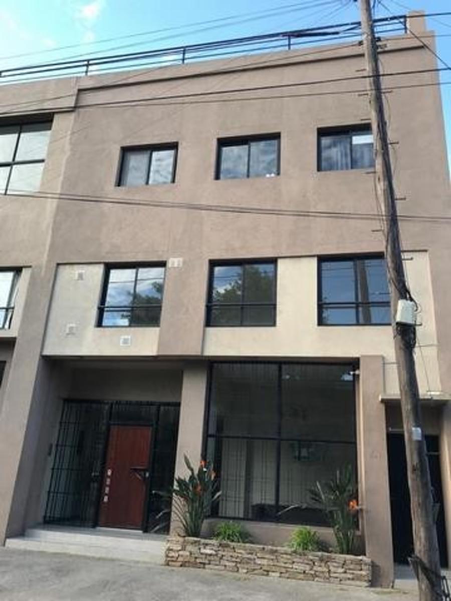 DEPARTAMENTO EN EDIFI. CON ASCENSOR DE 3 PLANTAS 1 AMB. MUY AMPLIO Y LUMINOSO 30m2 SECTOR DORM. BIEN DIFERENCIADO