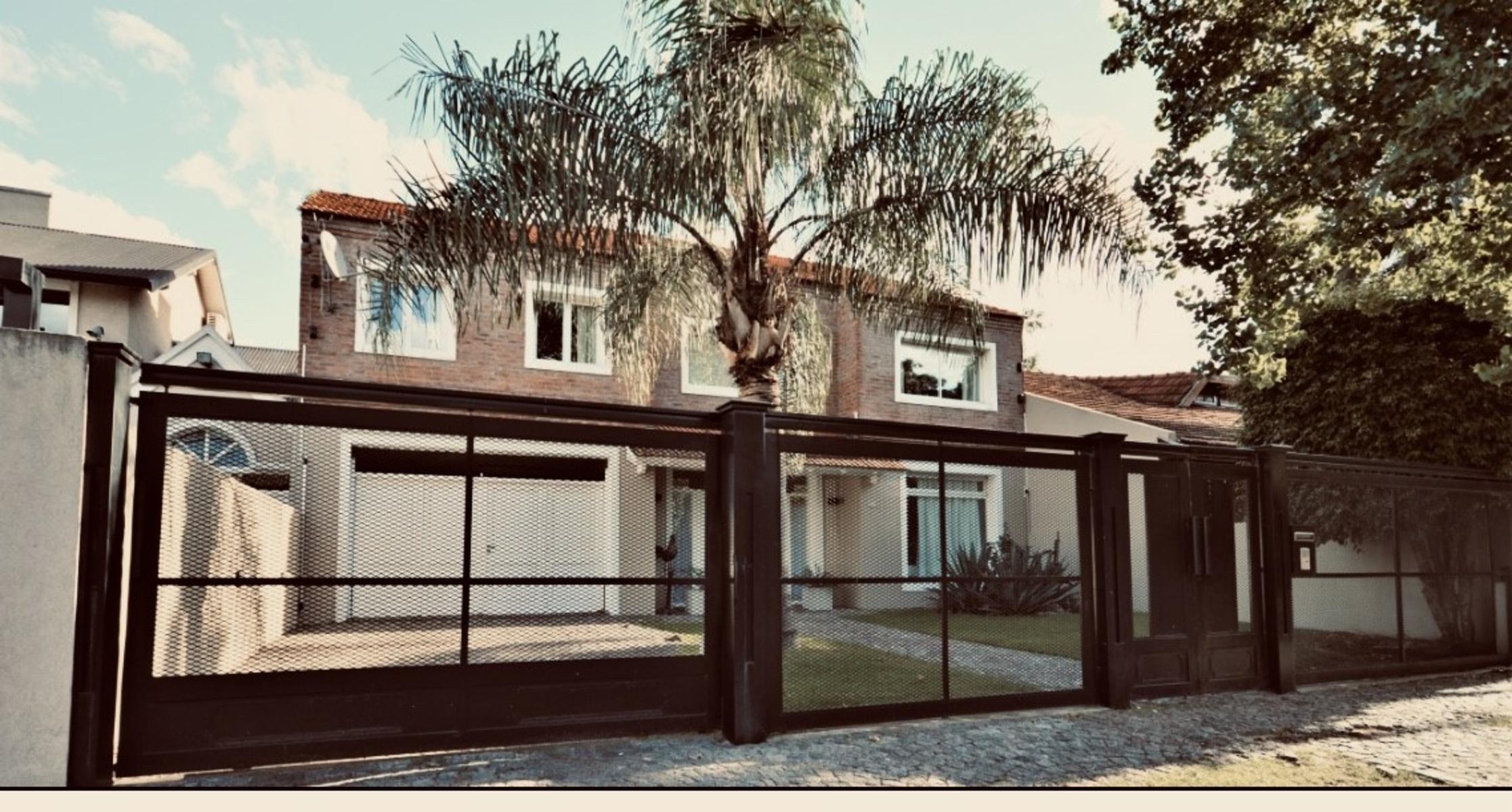 Casa de categoría en venta Ituzaingó