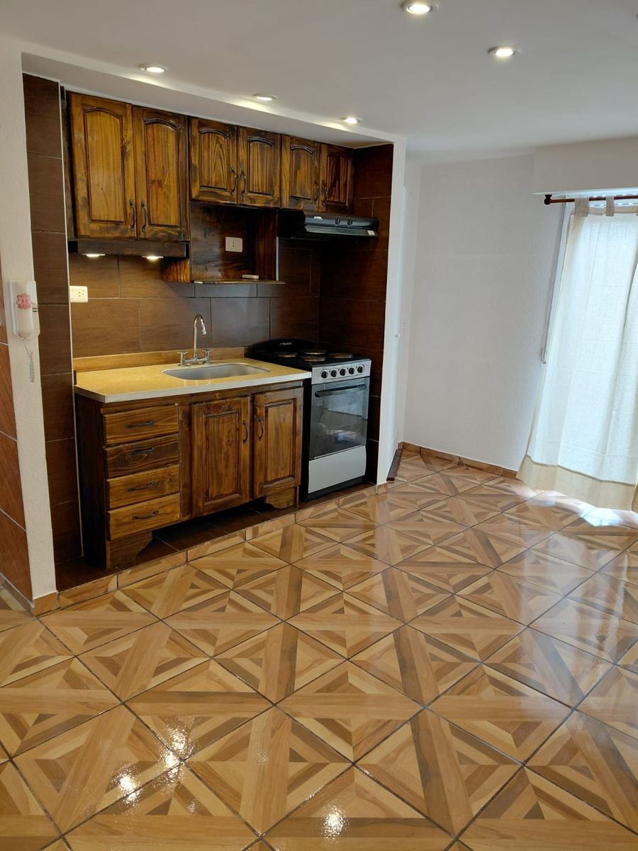 DEPARTAMENTO 3 AMBIENTES  SEGUNDO PISO X ESCALERA.