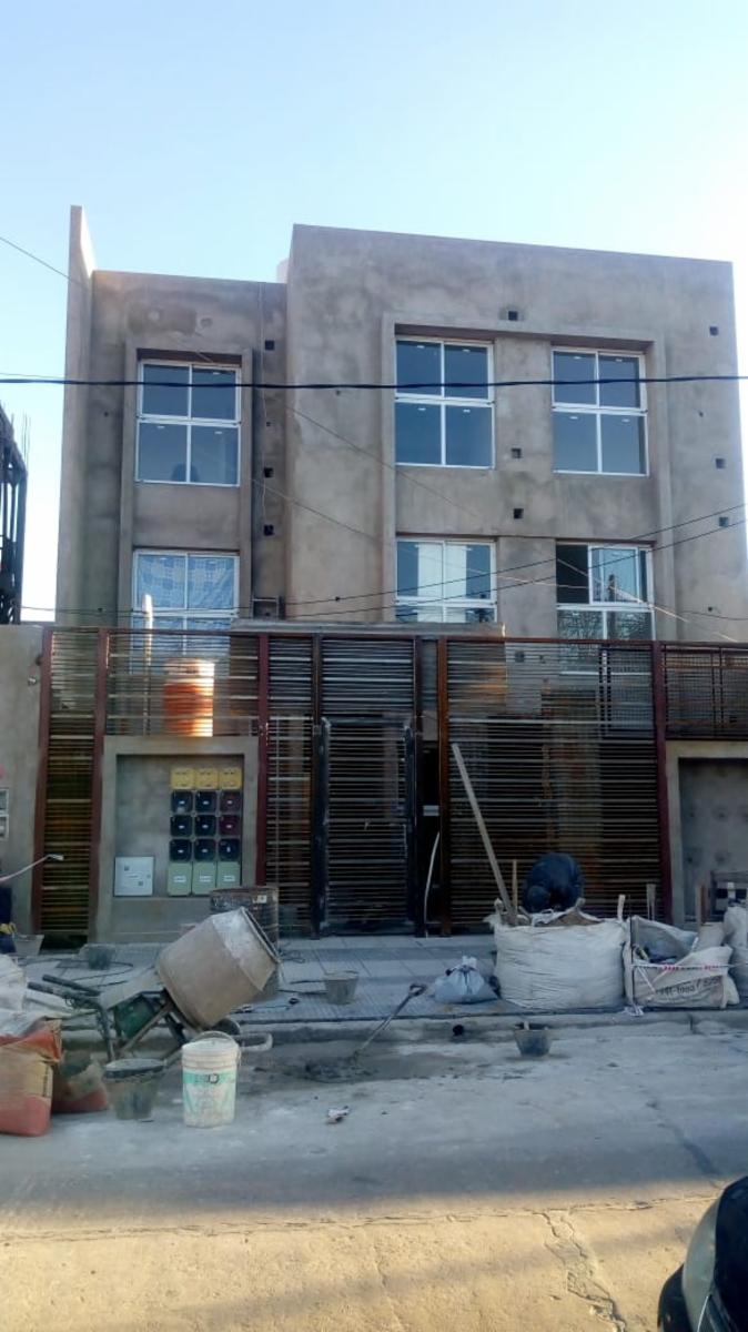 VENTA DEPARTAMENTOS DE 1 Y 2 AMBIENTES CON PATIO , DE CALIDAD EN VILLA LUZURIAGA. DESDE U$S 49000