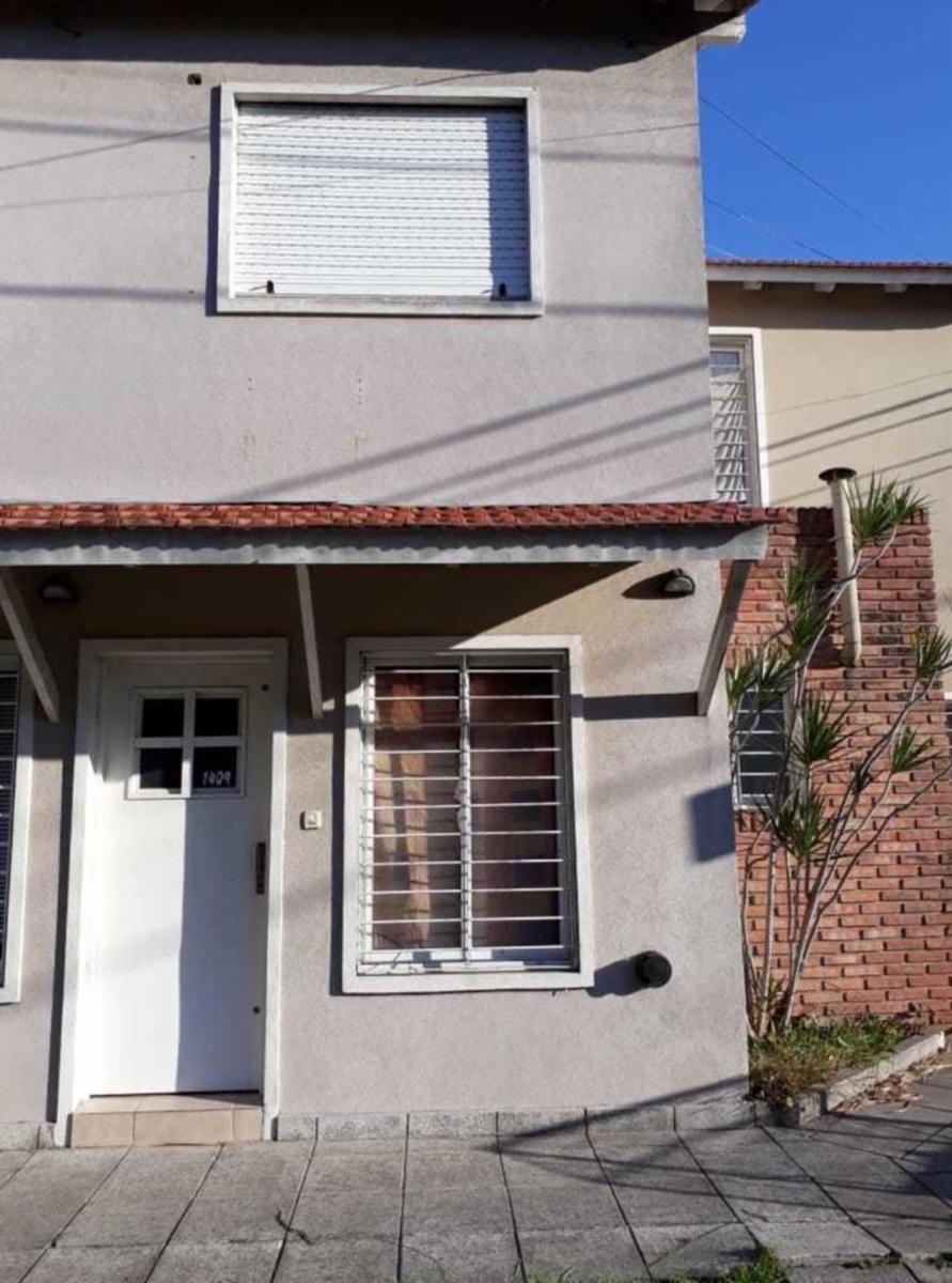 VENTA DUPLEX 2 AMBIENTES AMPLIOS CON PATIO EN RAMOS MEJIA