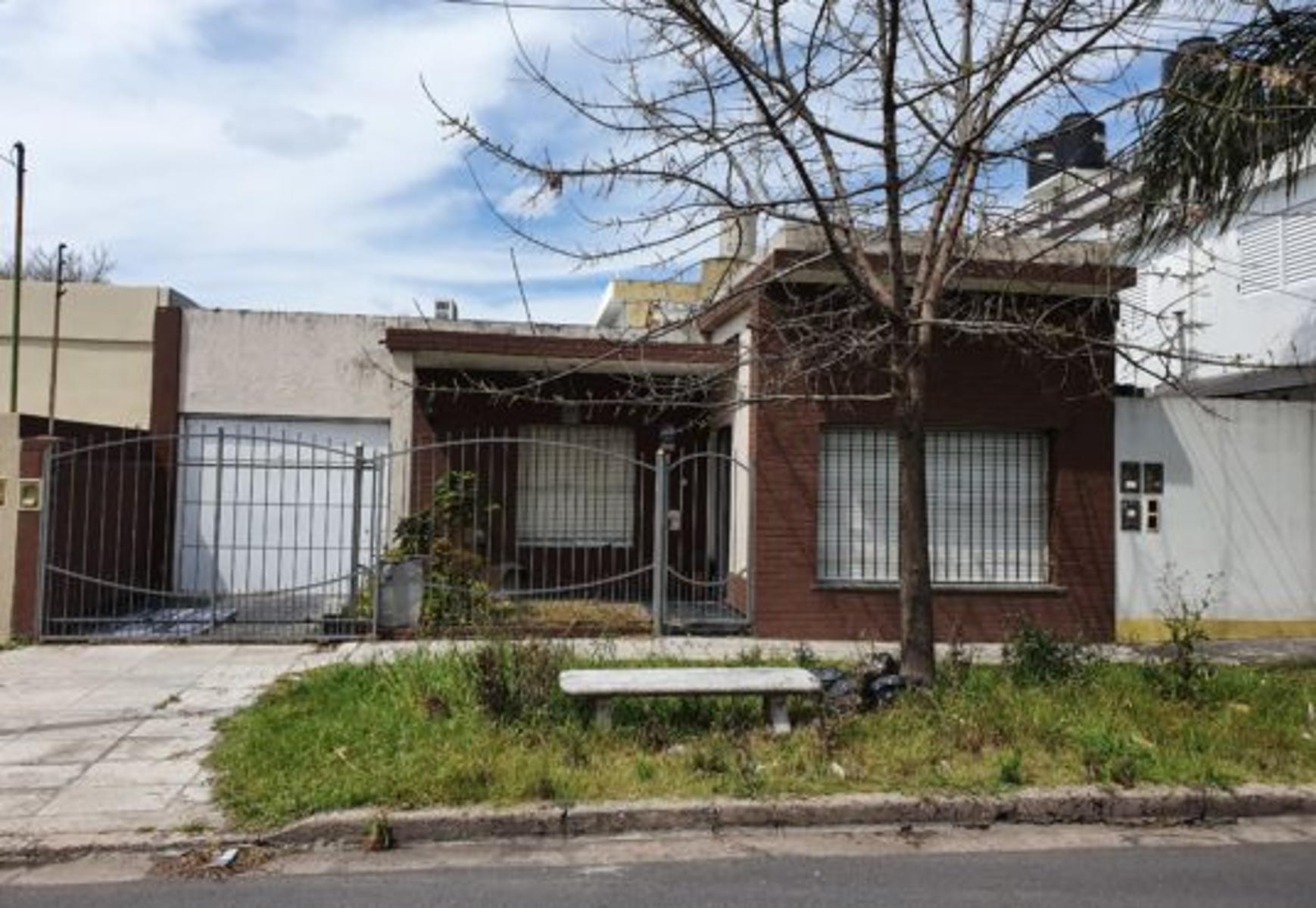 CASA EN VENTA VILLA LUZURIAGA