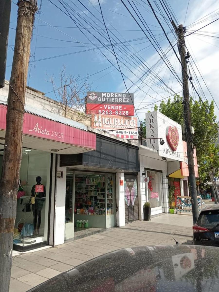 Local comercial ubicado estratégicamente en el centro de San Justo y a una cuadra de la plaza central.