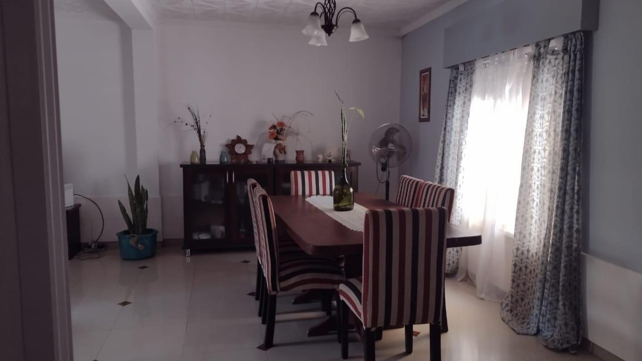 CASA.- CALLE ESQUIRO AL 1600 I.CASANOVA