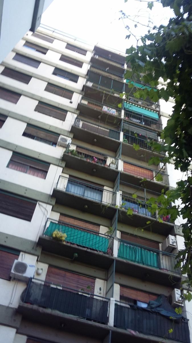 Cochera en edificio a 2 1/2 cuad estacion Ramos Norte.