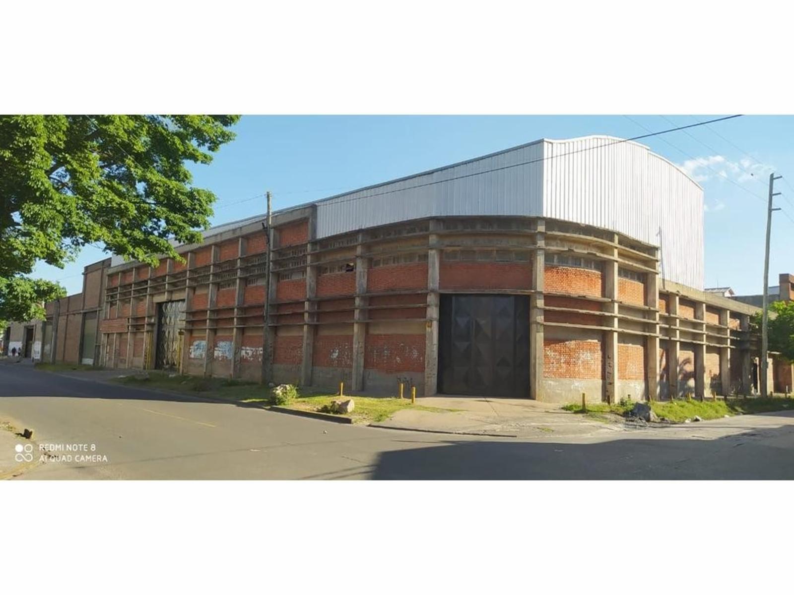 SAN MARIN Y MONTEVIDEO - EXCELENTE GALPON INDUSTRIAL 1700M2
