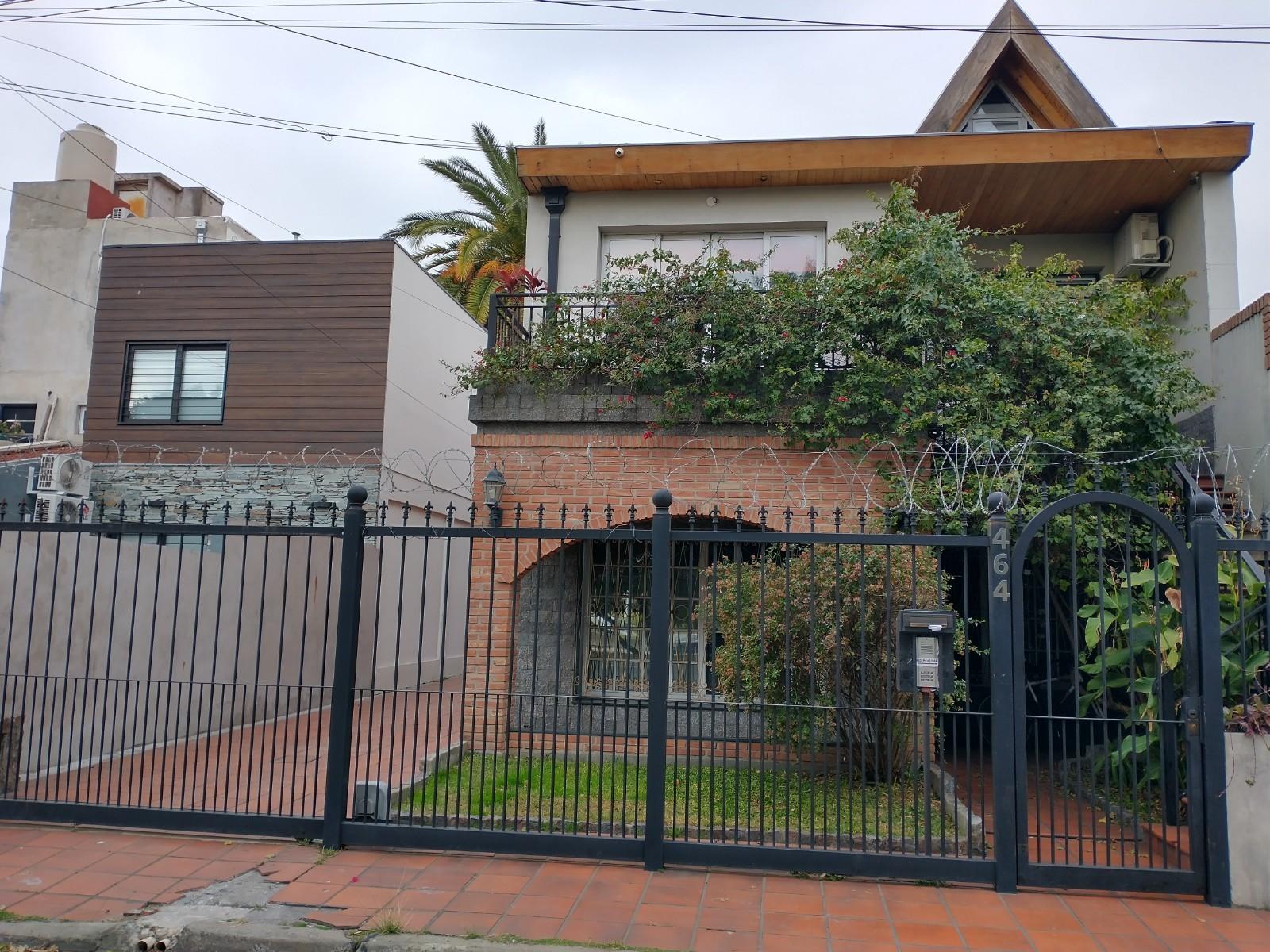 Impecable complejo privado de 3 casas. Venta en block o por separado