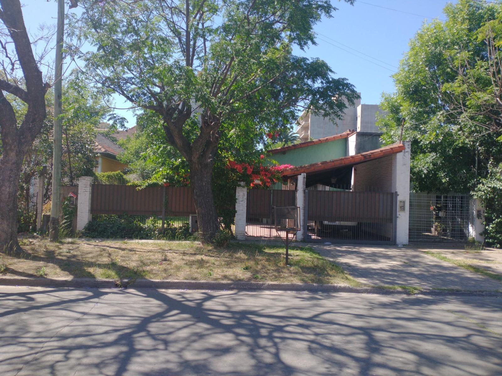 Chalet 4 ambientes S/lote 281 m&quot