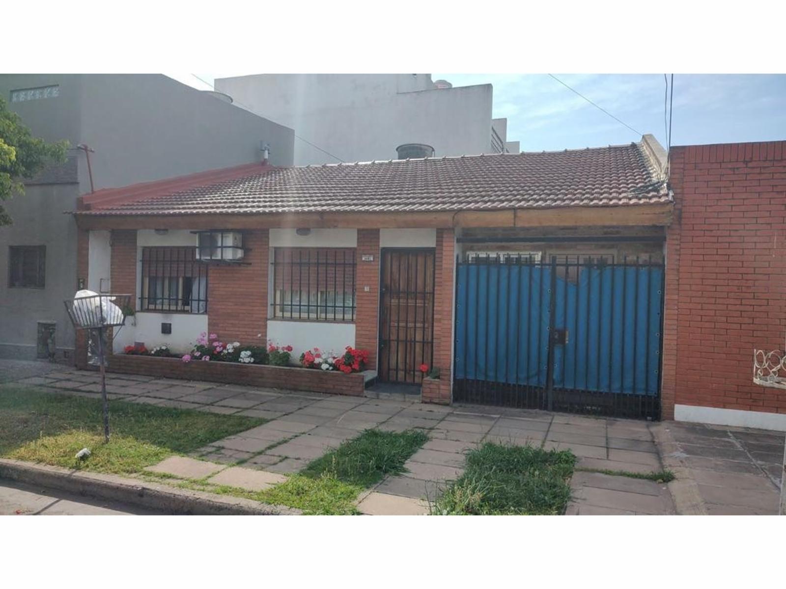 Excelente PH de 3 ambientes con patio y cochera