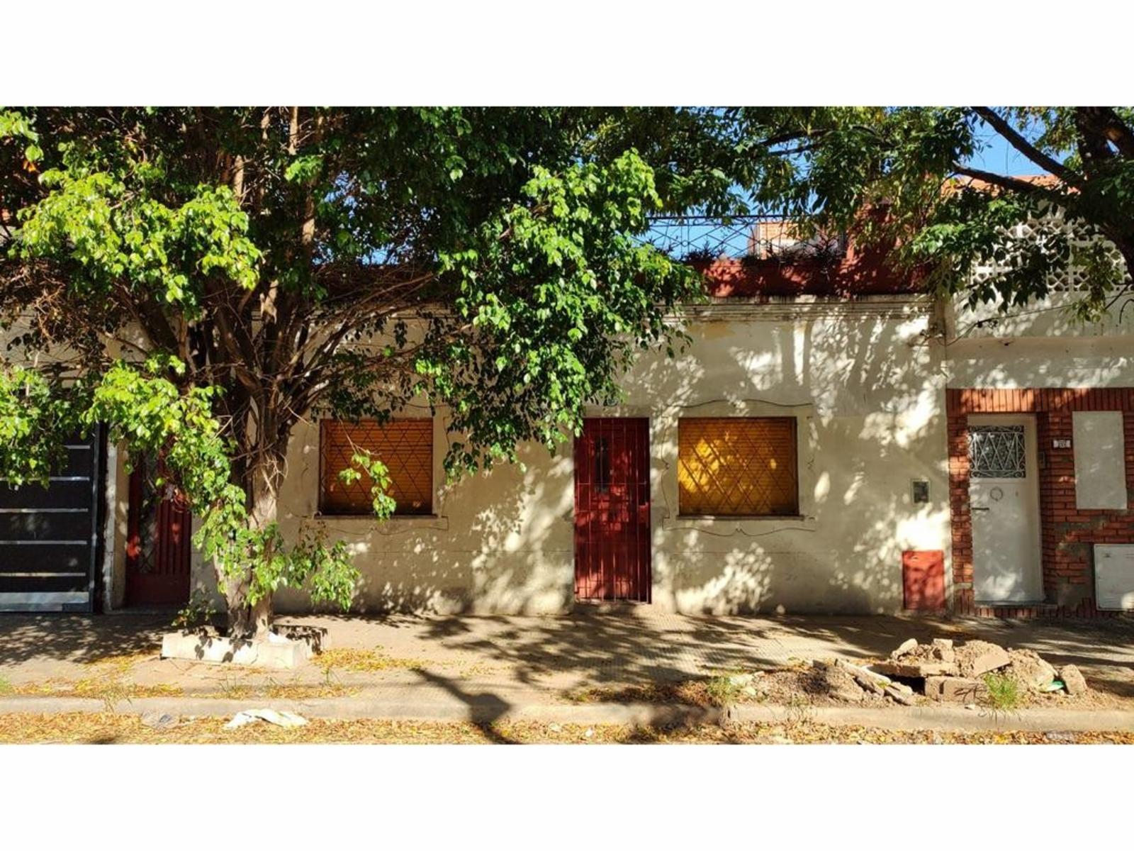 PH de 3 ambientes planta baja al frente a refaccionar