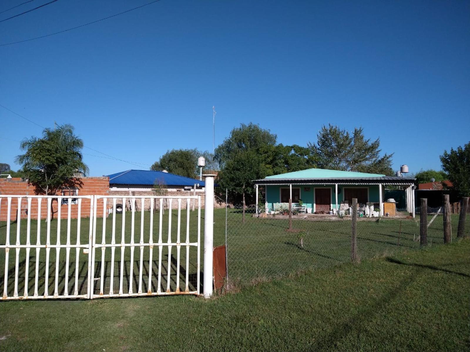 Venta. Casa Quinta estilo campo ubicada en Barrio cerrado sin expensas. Seguridad las 24Hs. Virrey del Pino Km 46.