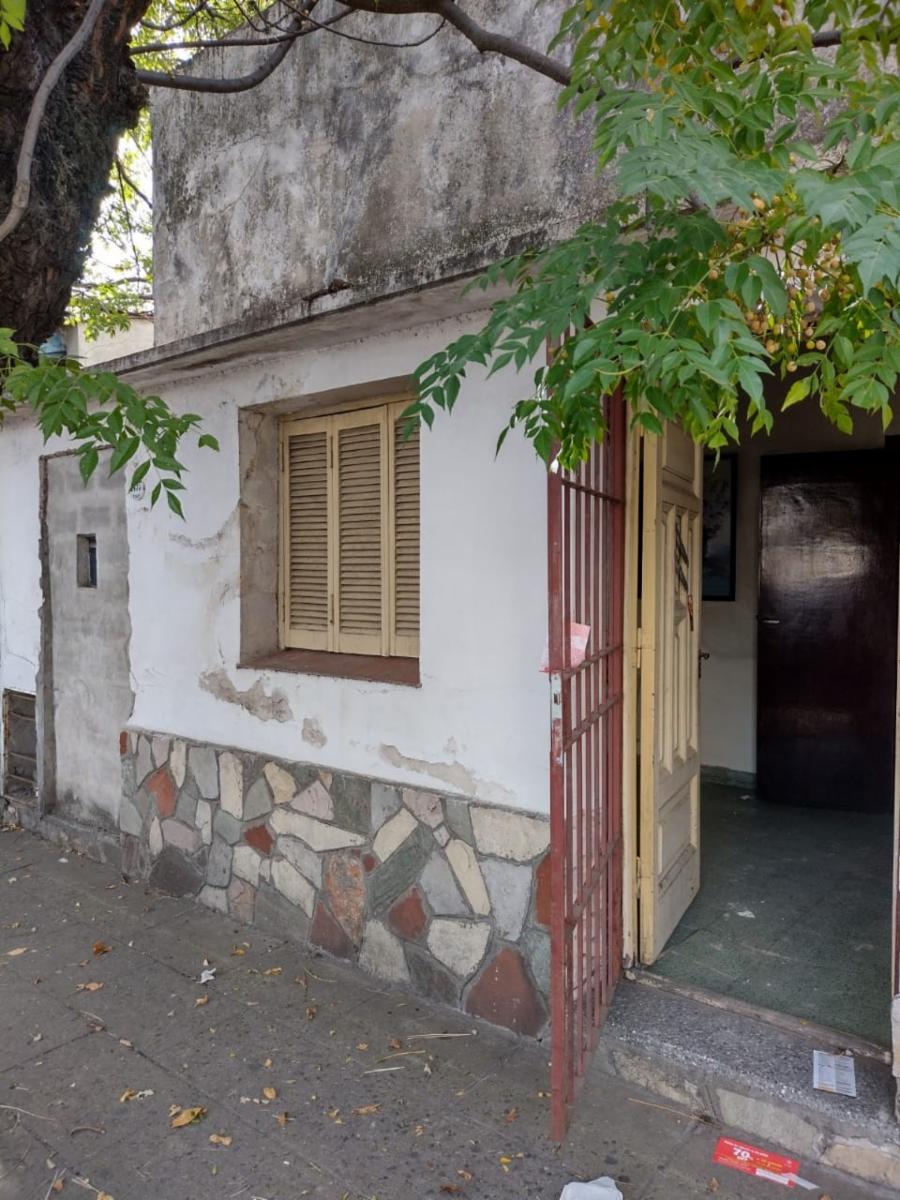 VENTA - CASA AMERICANA A RECICLAR - CASTELAR NORTE
