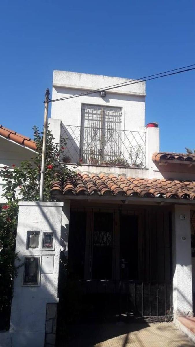 PERMUTA - CASA DE 2 AMBIENTES CON DEPARTAMENTOS EN VENTA - ITUZAINGO NORTE