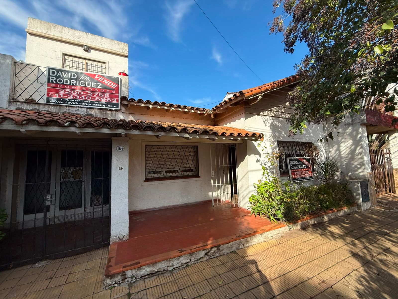 PERMUTA - CASA DE 2 AMBIENTES CON DEPARTAMENTOS EN VENTA - ITUZAINGO NORTE