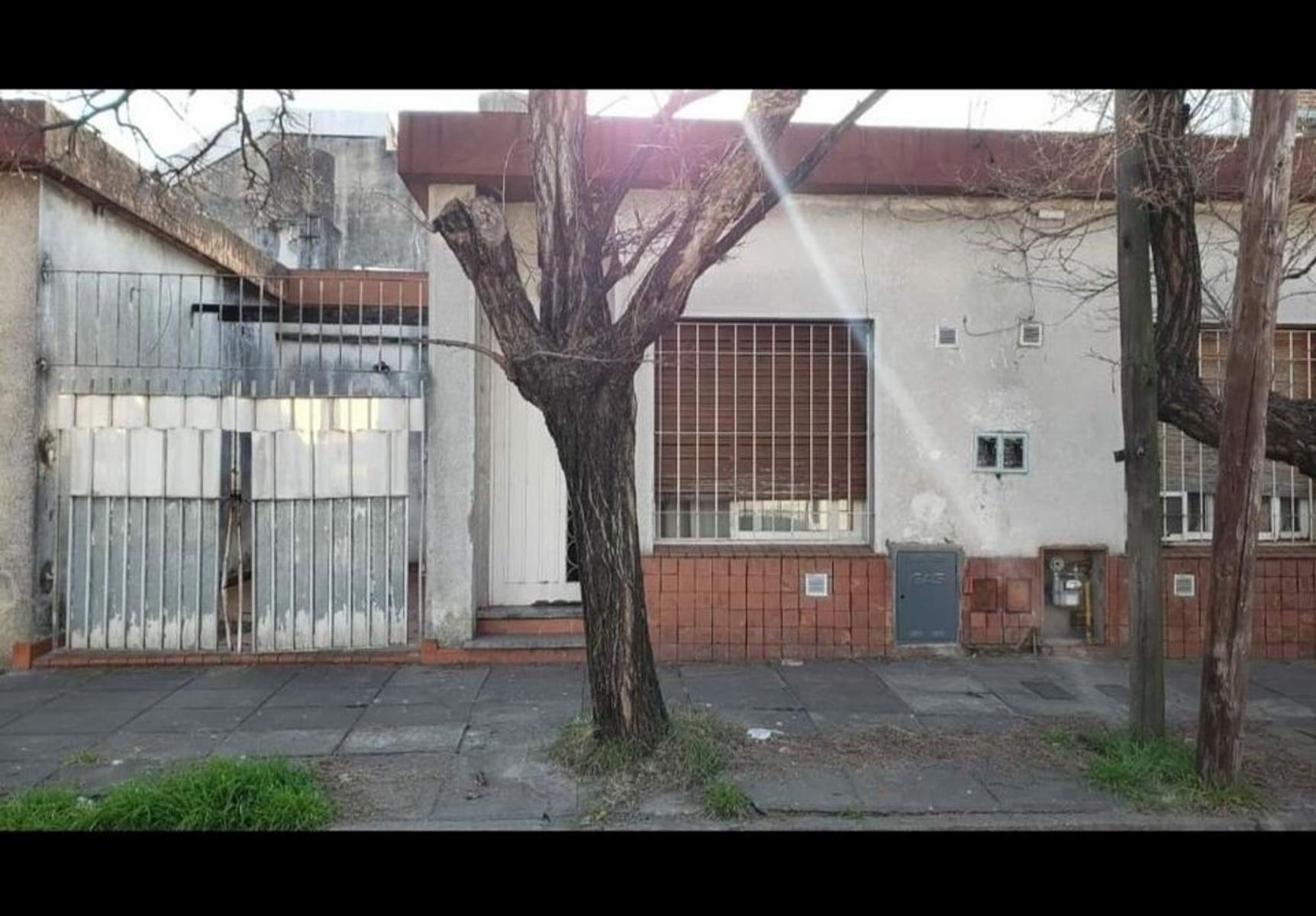 CASA PH DE 2 AMBIENTES CON POSIBILIDAD DE AMPLIAR EN VENTA - HAEDO