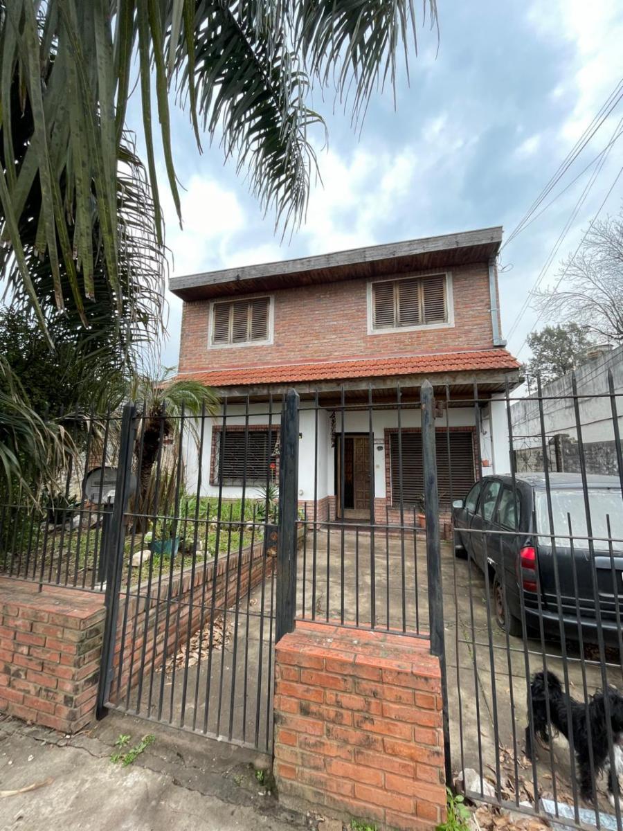 CHALET DE 5 AMBIENTES EN CASTELAR NORTE
