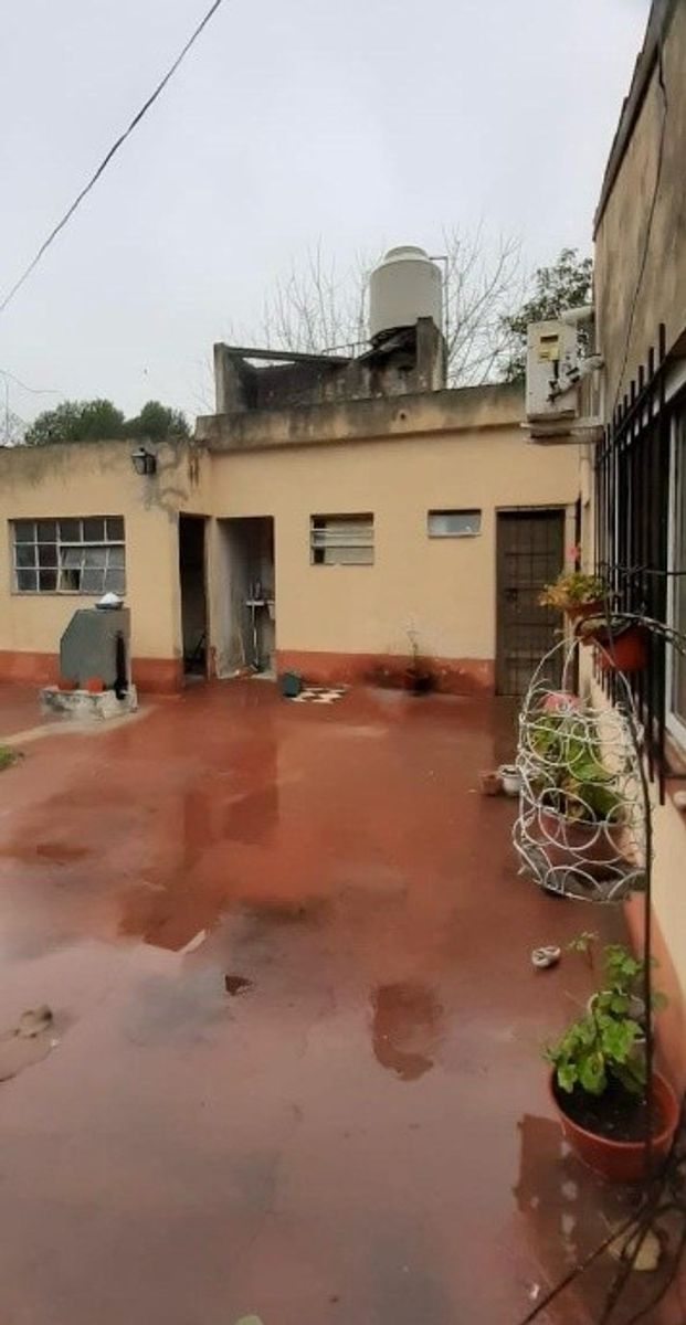 CHALET DE 3 AMBIENTES EN VENTA - ITUZAINGO NORTE