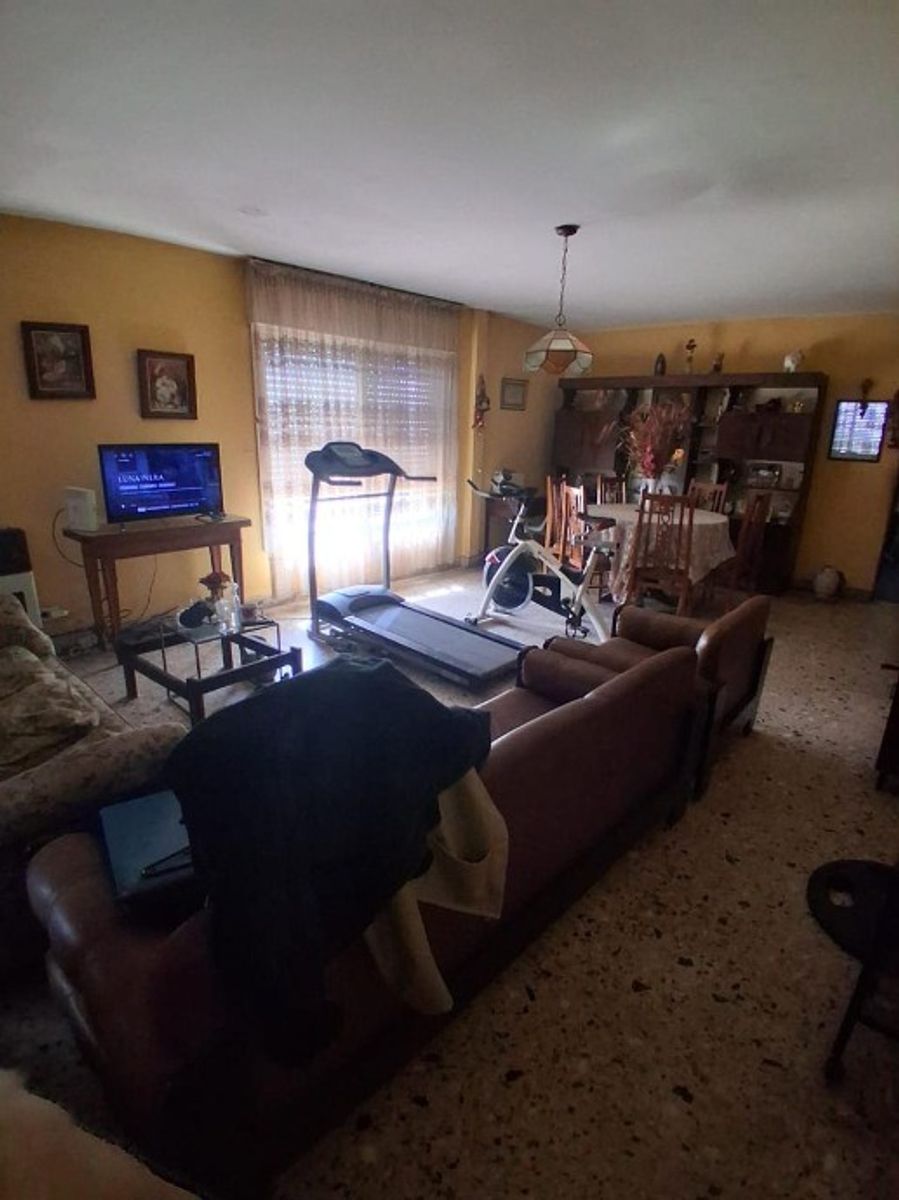 EN VENTA CASA 4 AMBIENTES EN CASTELAR SUR