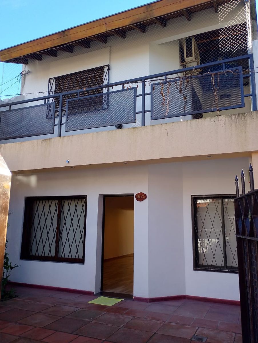 CASA PH 5 AMBIENTES EN CASTELAR NORTE