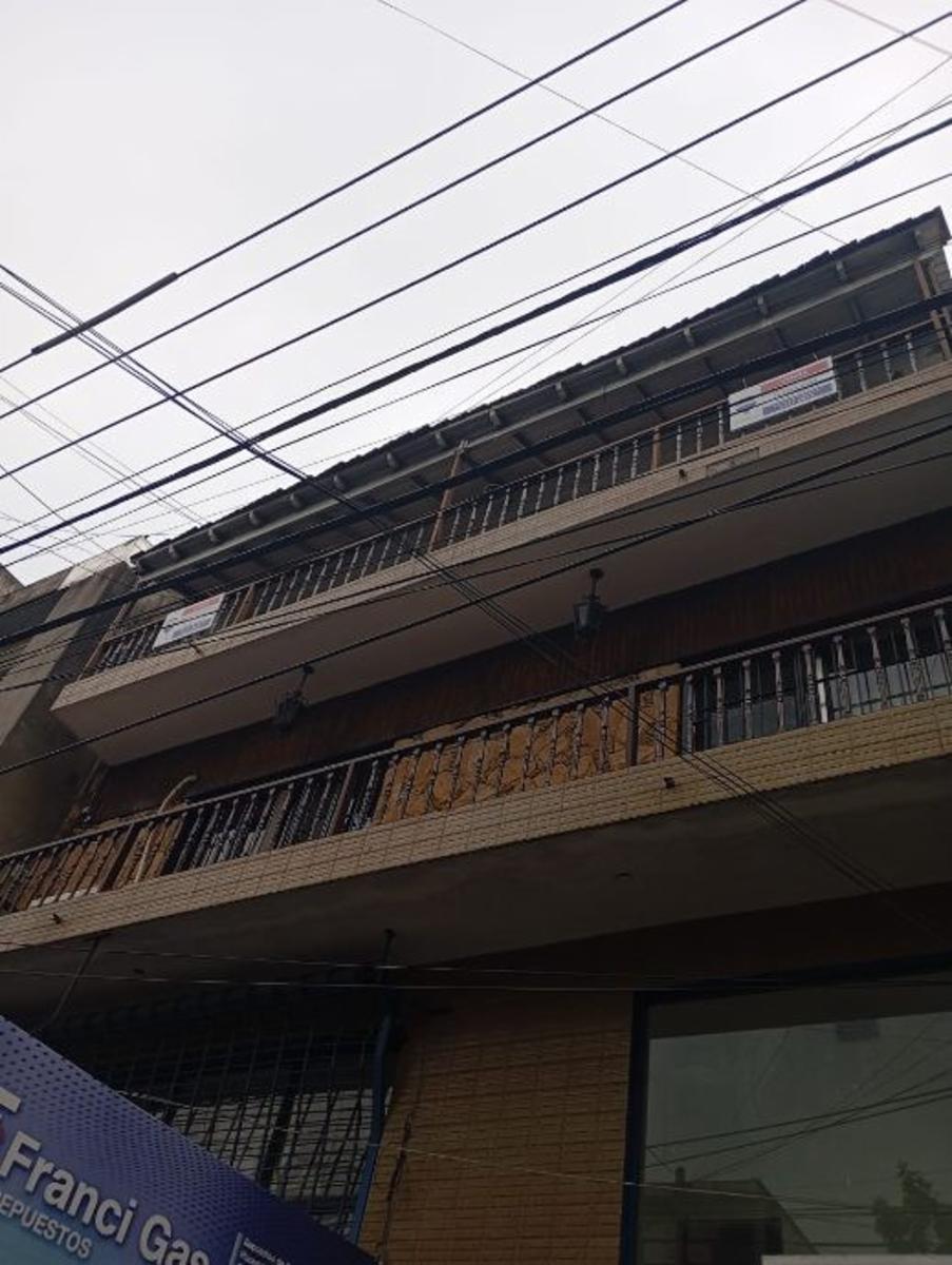 PISO EN VENTA DE 4 AMBIENTES EN MORON CENTRO