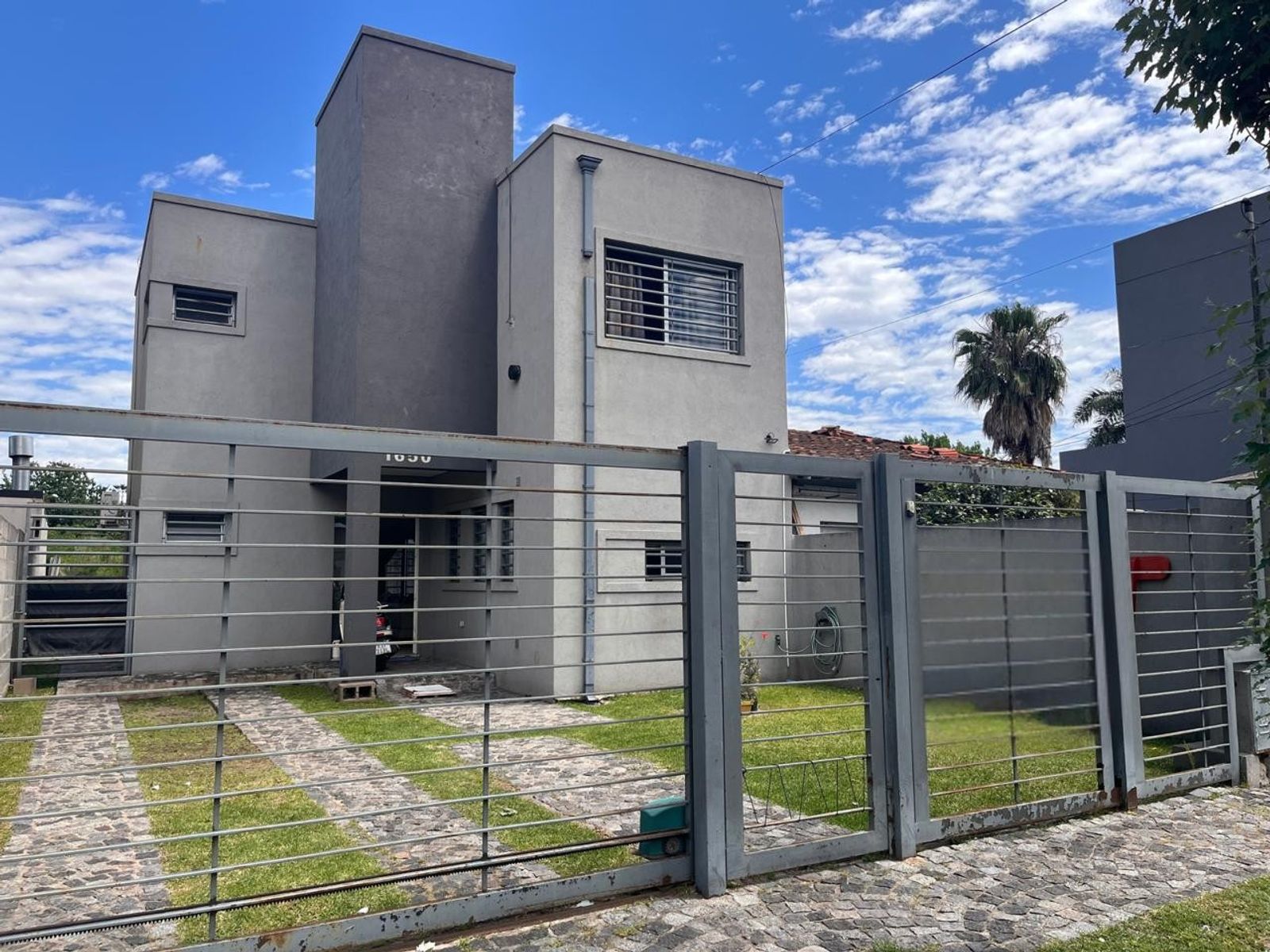 EXCELENTE CASA MINIMALISTA EN ITUZAINGO NORTE