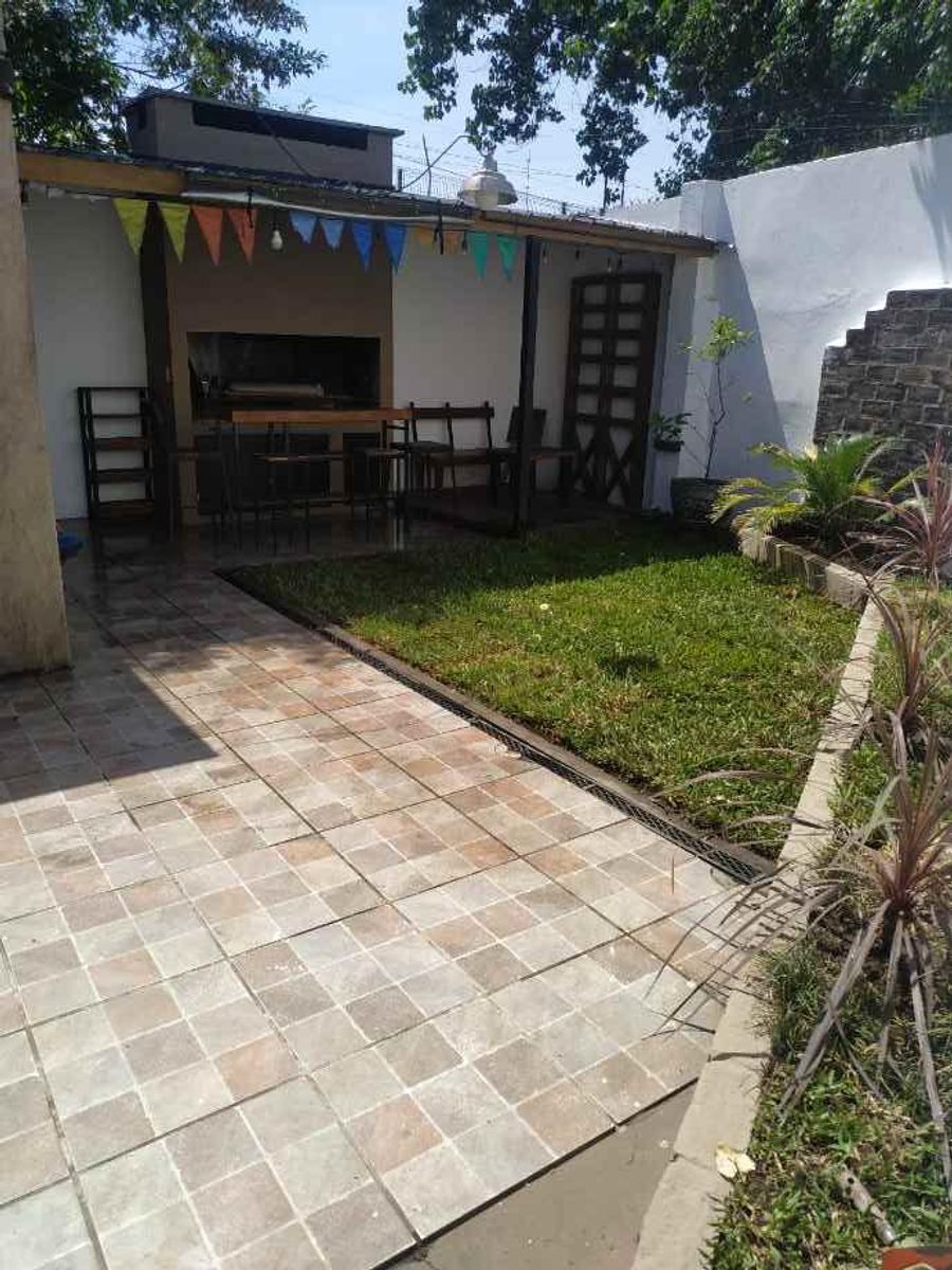 CASA DE 4 AMBIENTES EN VENTA