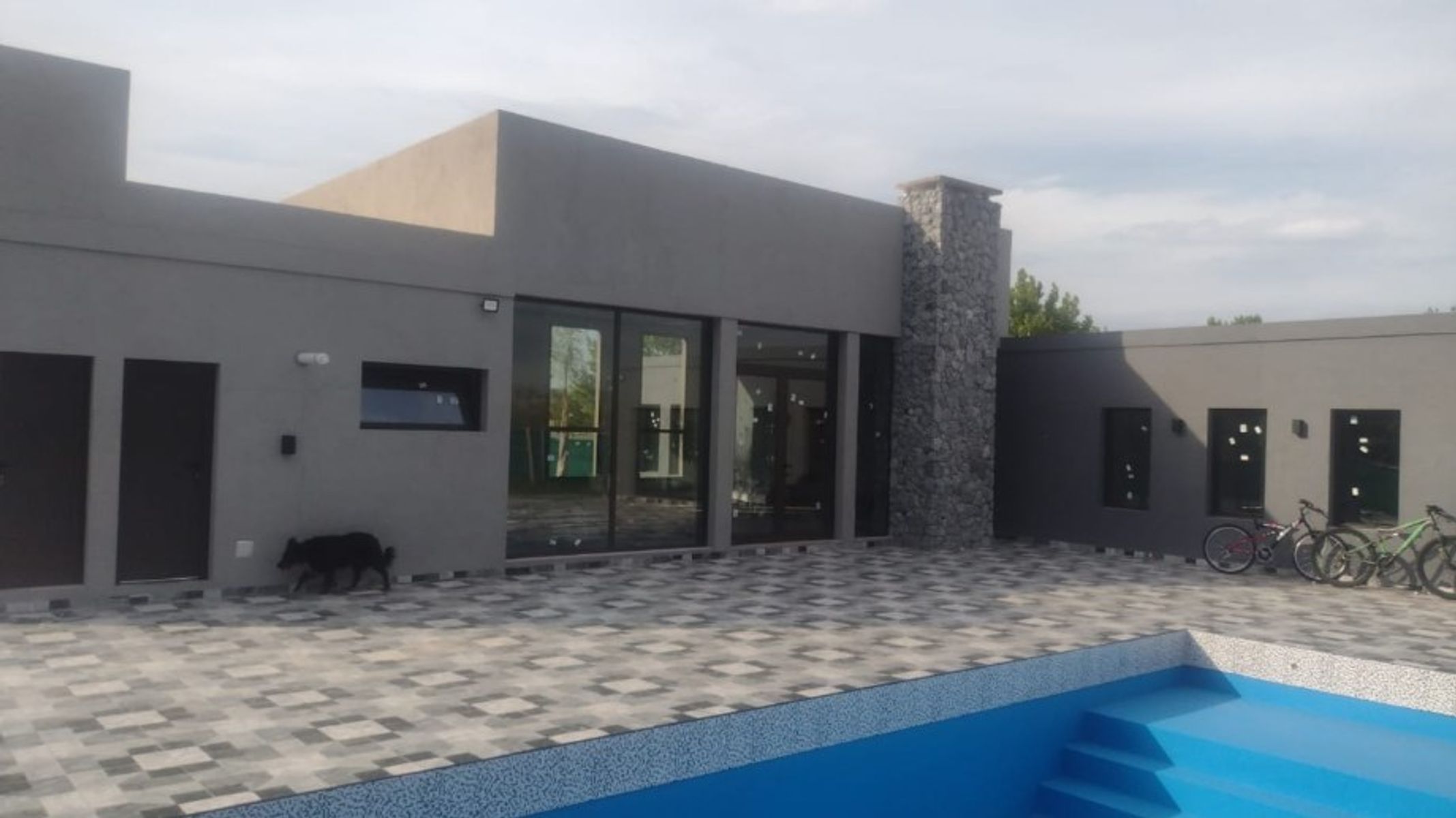 CASA DE CATEGORIA DE 5 AMBIENTES