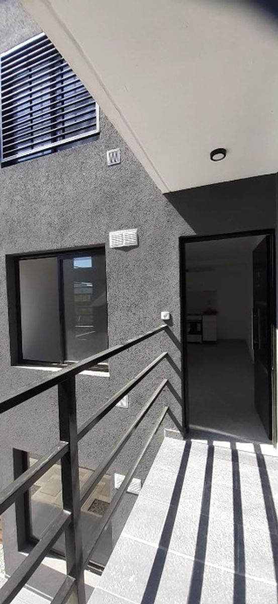 DEPARMENTO 2 AMBIENTES CON COCHERA