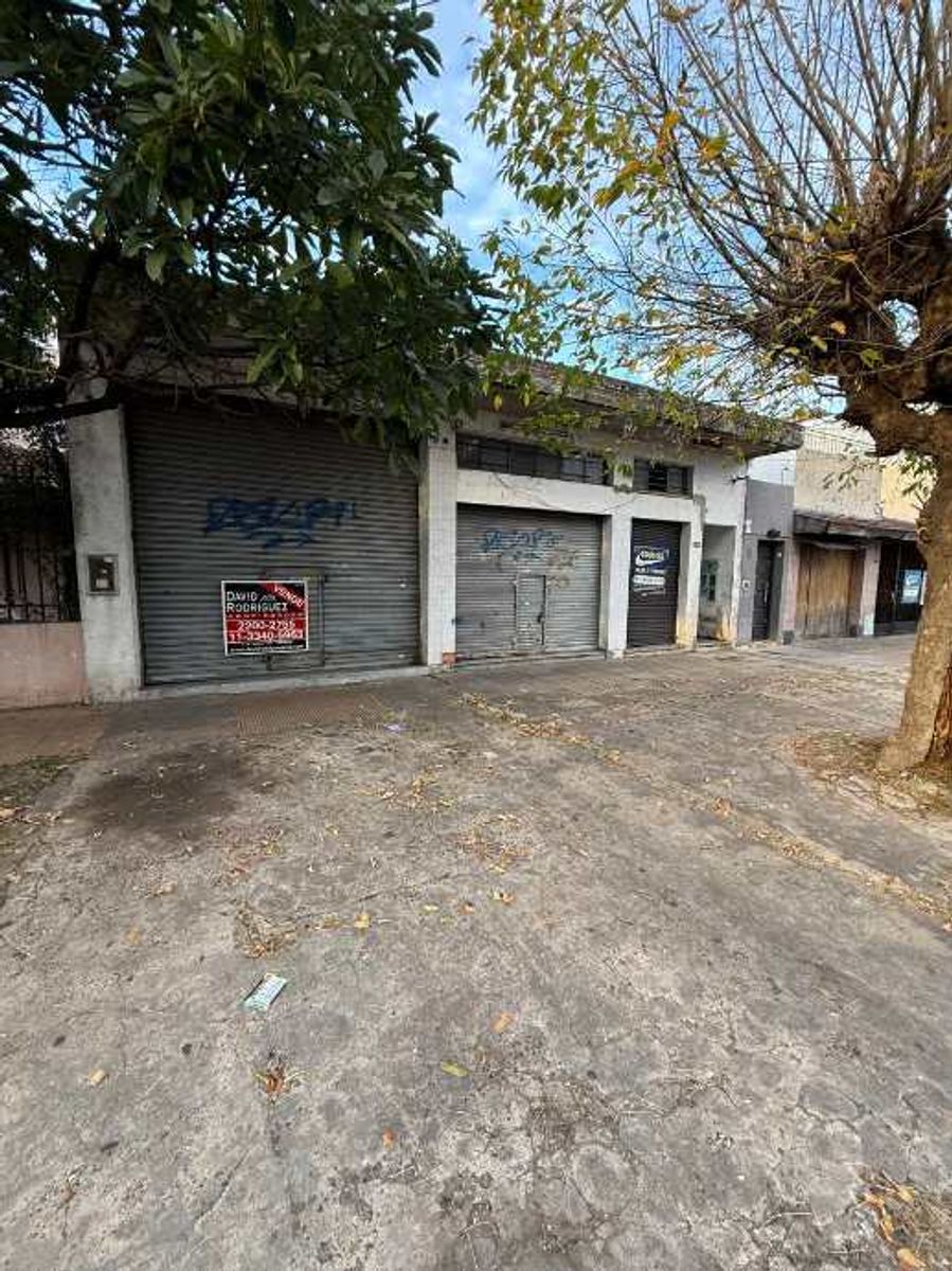 LOCAL CON VIVIENDAS AL CONTRAFRENTE