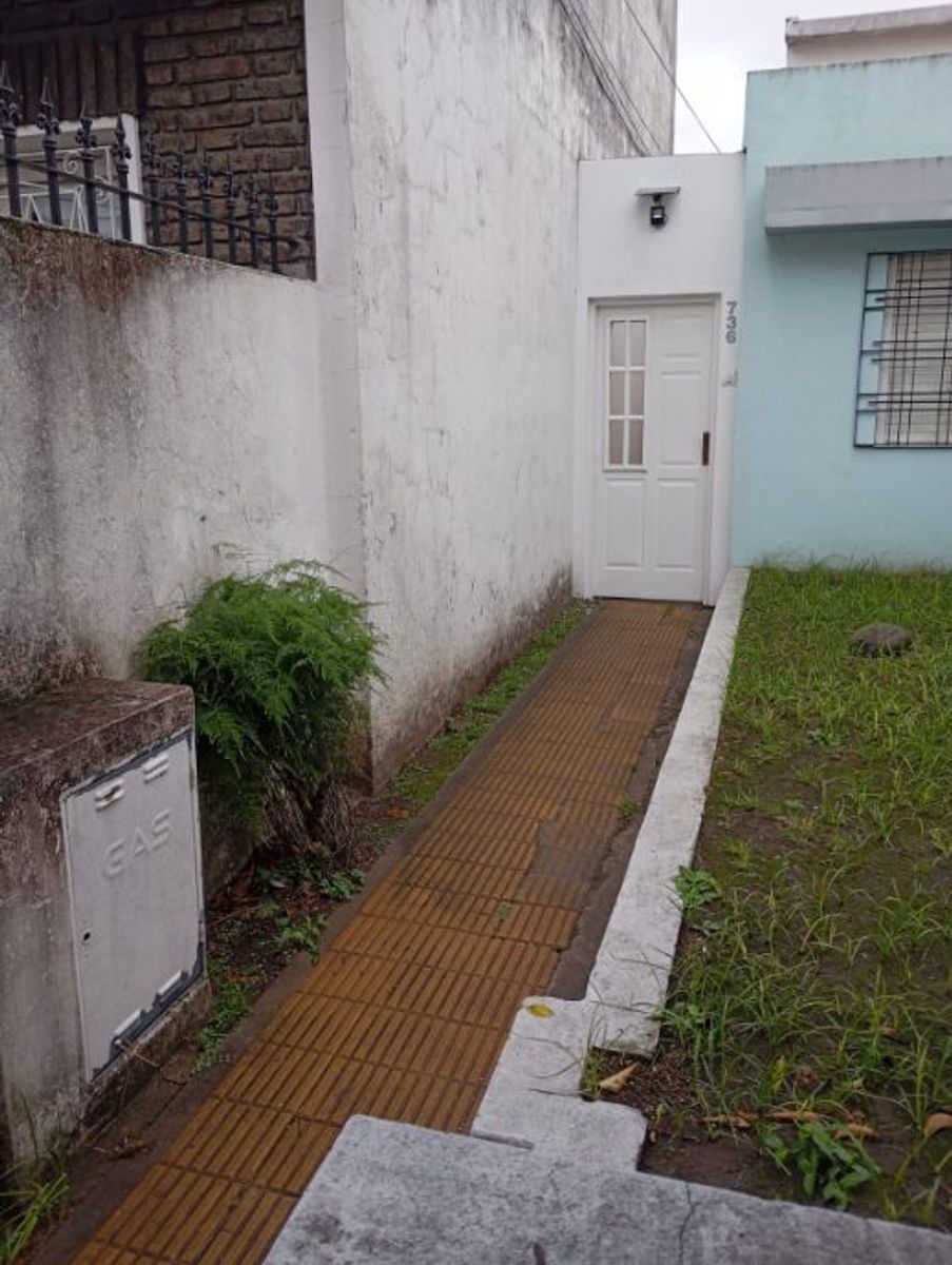 - CASA PH DE 3 AMBIENTES EN ALQUILER -