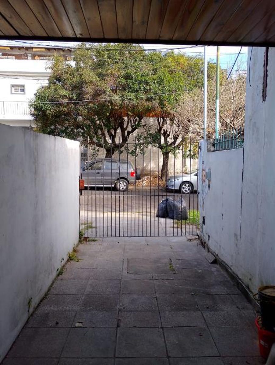 CASA PH DE 3 AMBIENTES EN ALQUILER - MORON SUR