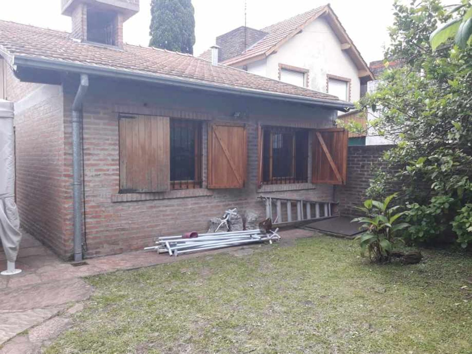 CHALET PARA DOS FAMILIAS EN VENTA - HAEDO NORTE