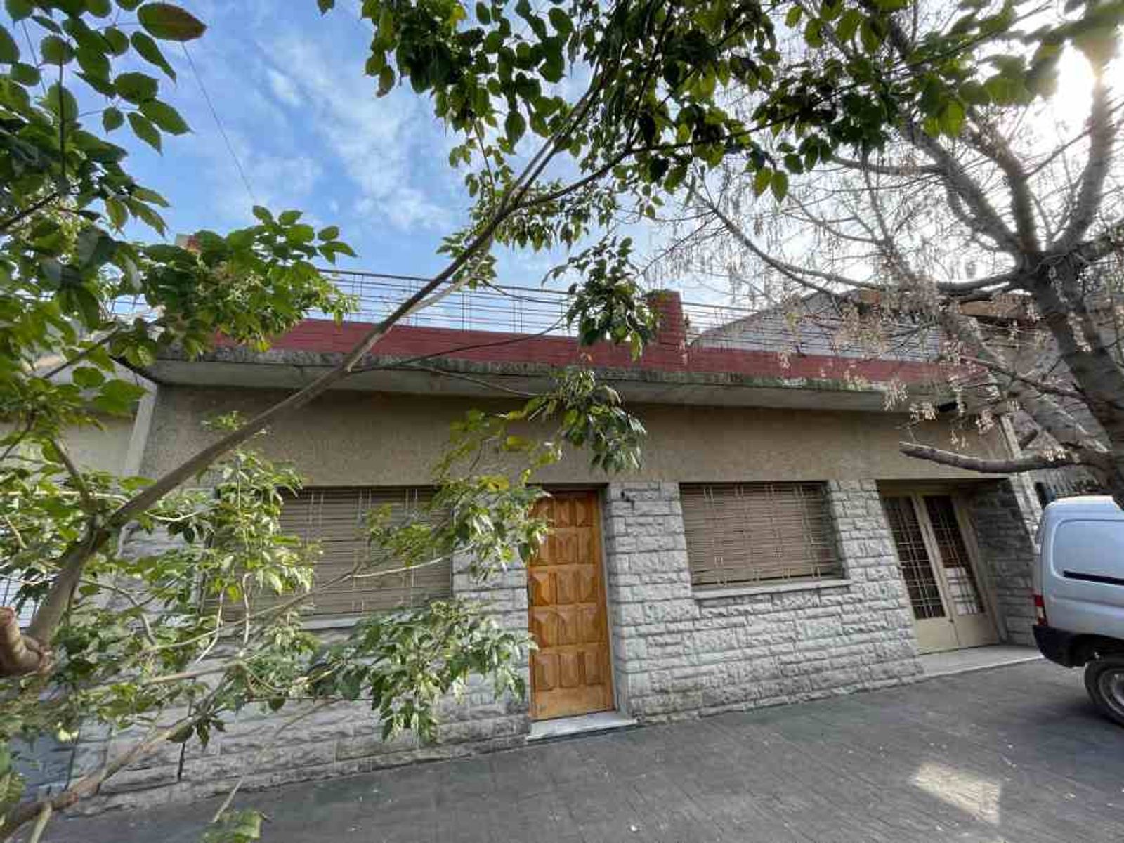 CASA IDEAL 2 FAMILIAS EN VENTA - RAMOS MEJIA SUR