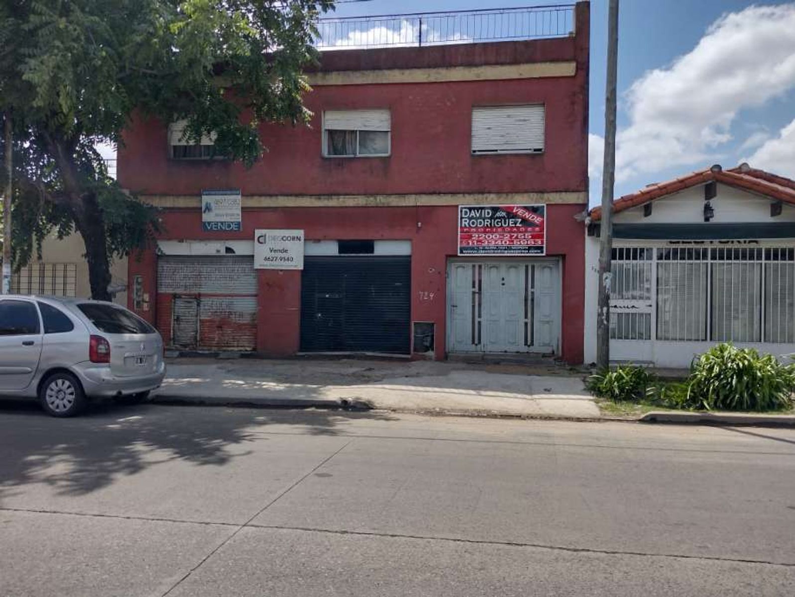 CASA DOS PLANTA DE 4 AMBIENTES - MORON SUR