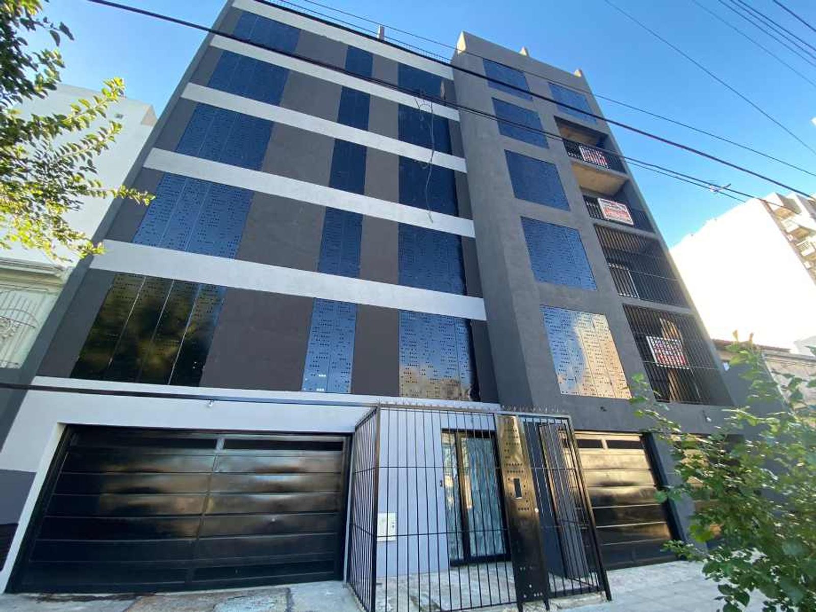 DEPARTAMENTOS DE 2 AMBIENTES C/ BALCON - COCHERAS OPCIONALES -