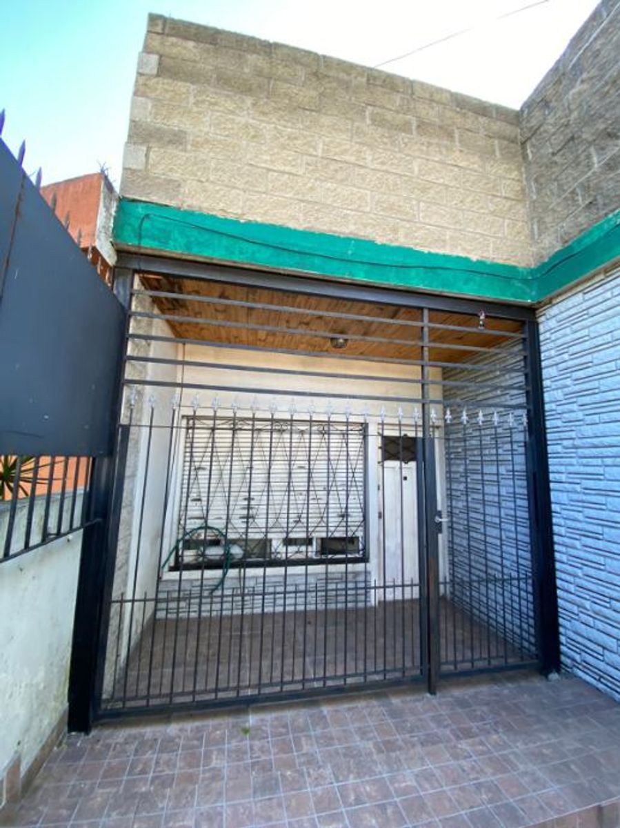 CASA DE 2 AMBIENTES -