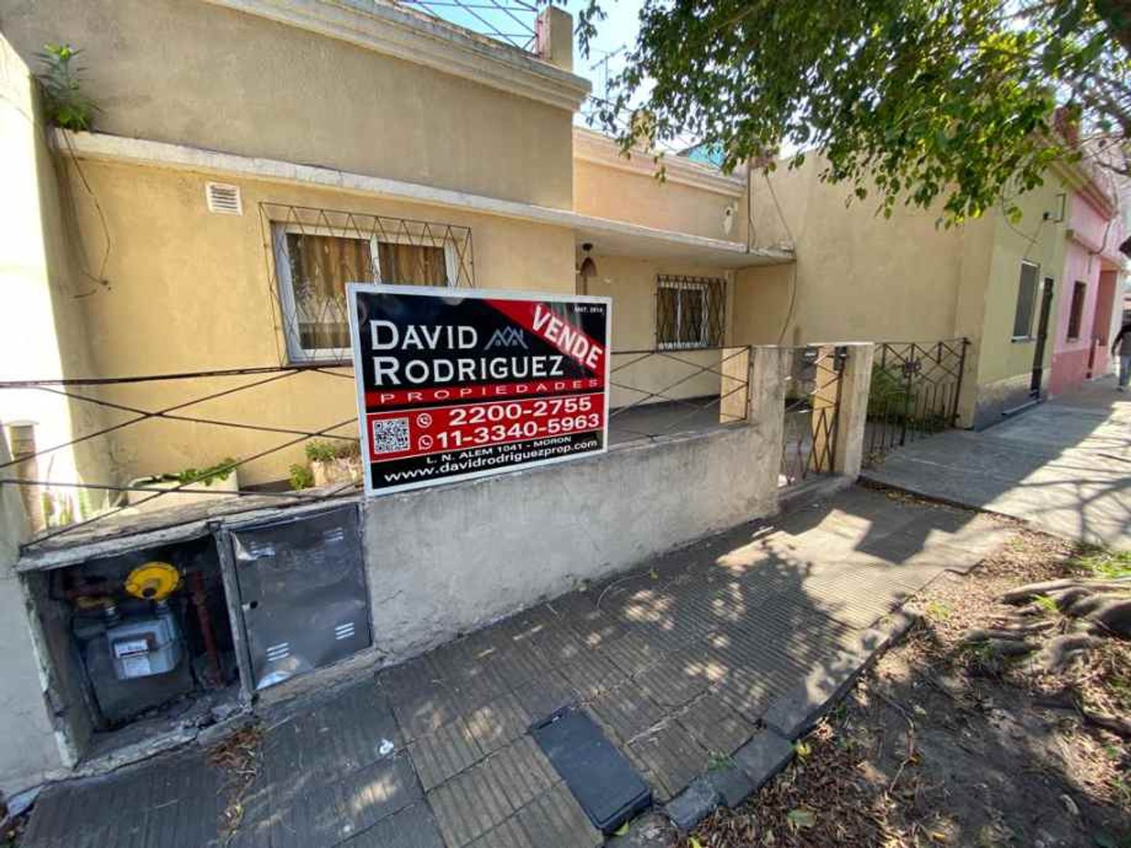 CASA AMERICANA IDEAL DOS FAMILIAS EN VENTA - CASTELAR NORTE
