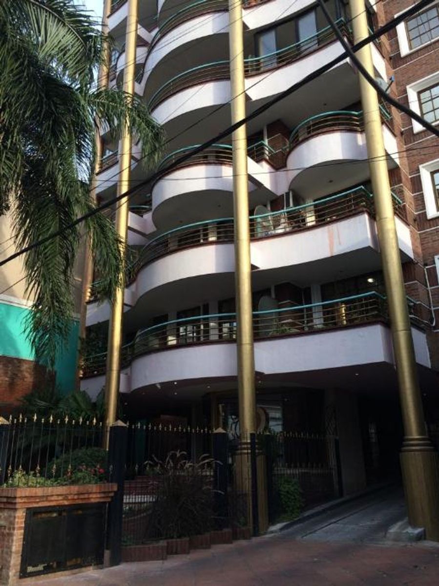 Departamento de 2 ambientes con cochera