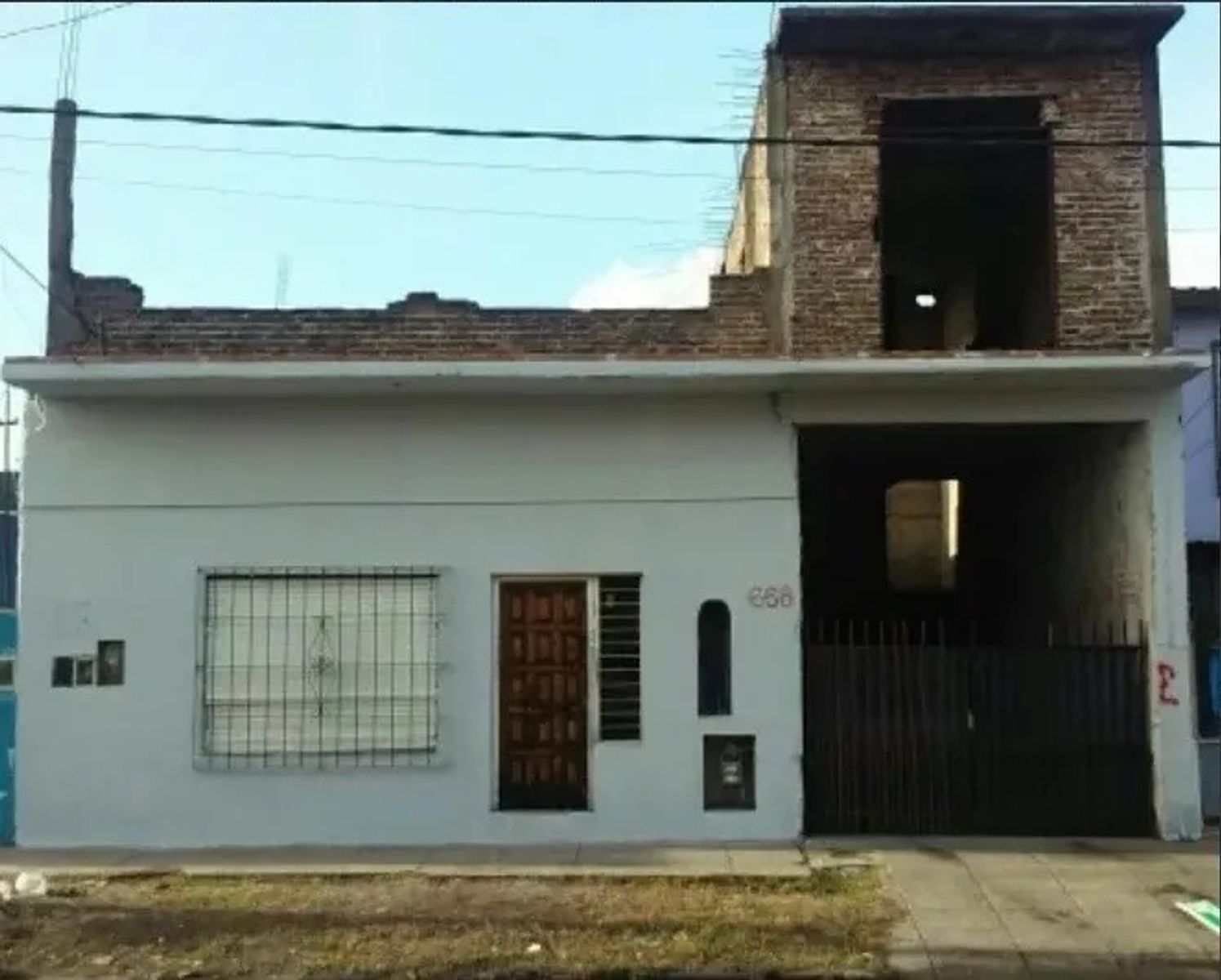 CASA CON LOCAL EN VENTA - MORON SUR