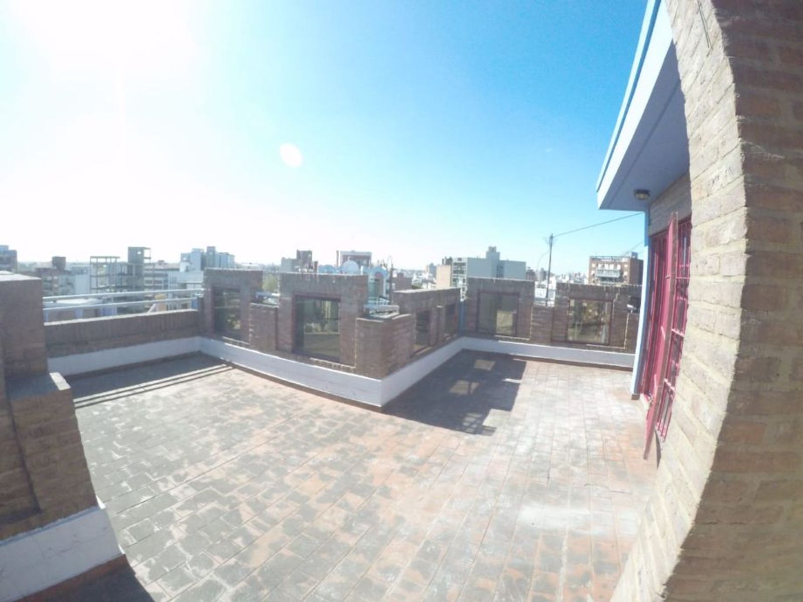 DEPARTAMENTO DE 3 AMBIENTES CON QUINCHO Y TERRAZA PRIVADA - MORON