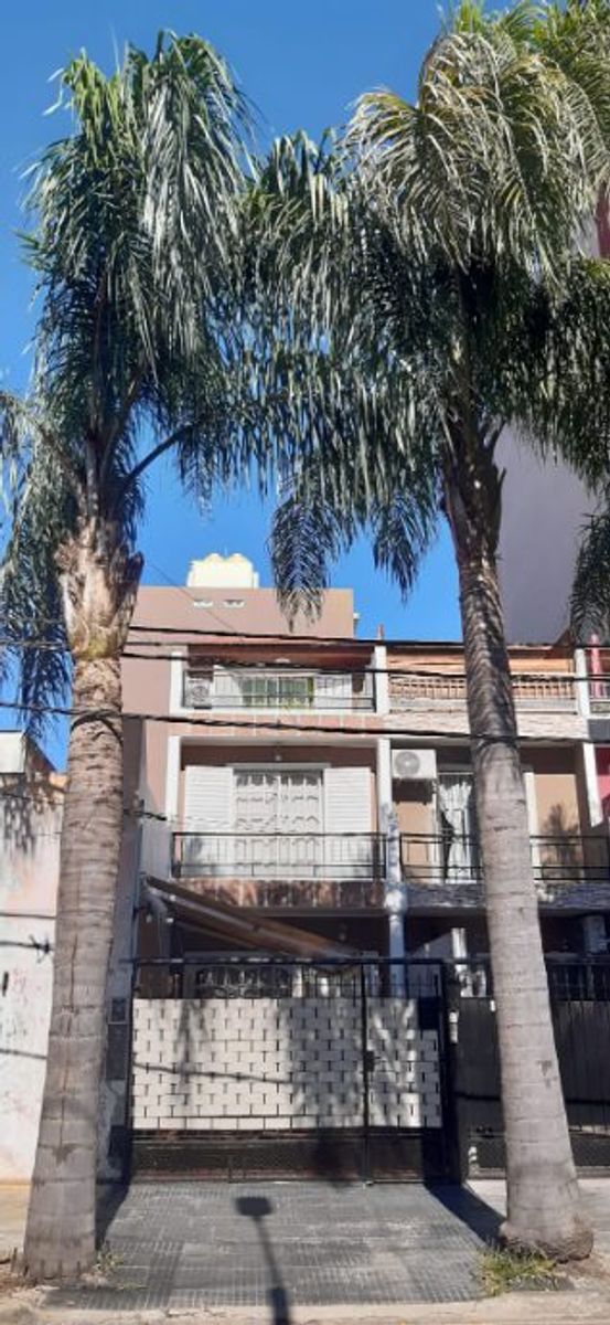 TRIPLEX EN VENTA -MORON
